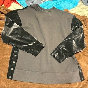 Athleta Velvet Sleeve Snap-Side Sweatshirt – Black – Size Small